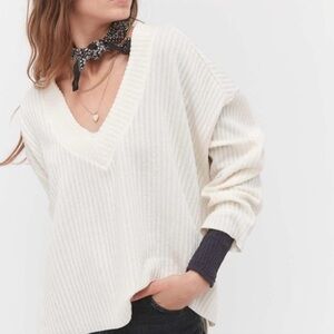 Urban Outfitters Cream Anka Slouchy VNeck Sweater, S